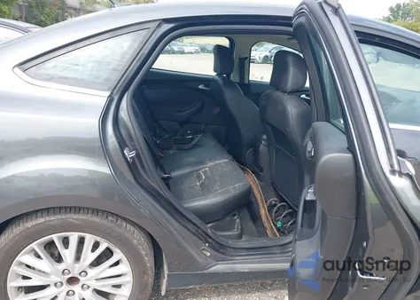 2017 Ford Focus Titanium z USA, uszkodzony, nr VIN 1FADP3J20HL238784